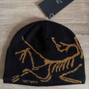 Arc'teryx Bird Head Toque / Beanie; Black and Gold Logo Beanie